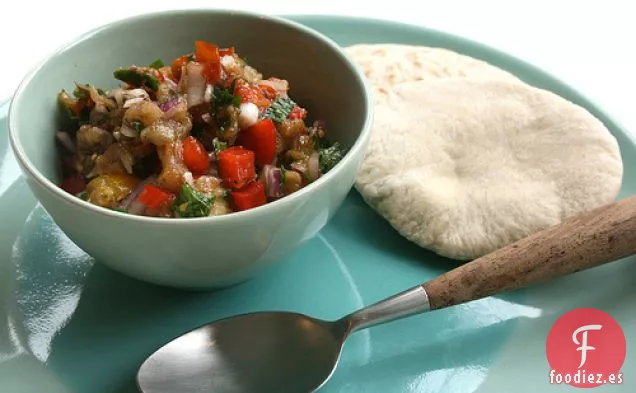 Berenjena Quemada Con Pimientos Dulces Y Cebolla Roja