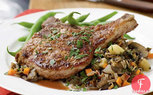 Chuletas de Cerdo con Costra de Nuez con Arroz Silvestre de Verduras de Otoño