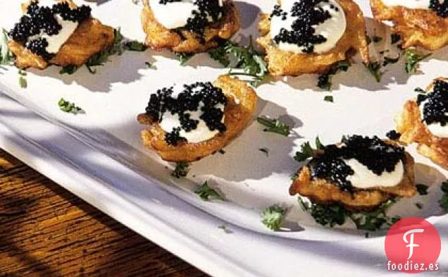 Blini de Patata con Crema Agria y Caviar