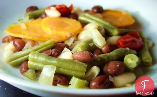 Frijoles y Verduras de estilo Mediterráneo (Olla de barro)