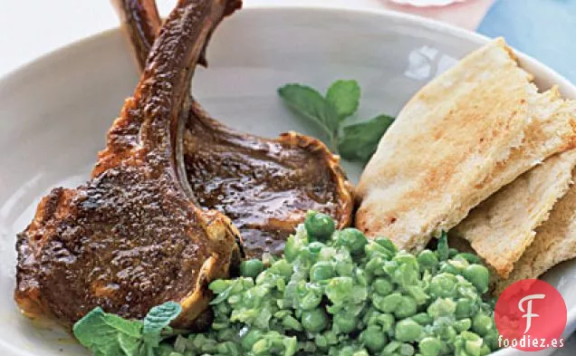Chuletas de Cordero con Especias y Guisantes Rotos