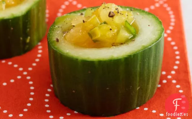 Gazpacho de Tomate Amarillo en Tazas de Pepino