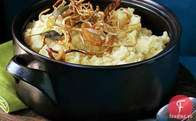 Puré de Papas y Chirivías con Tiras Crujientes de Vegetales de Raíz