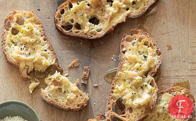 Tostadas de Ajo Asado con Olio Nuovo