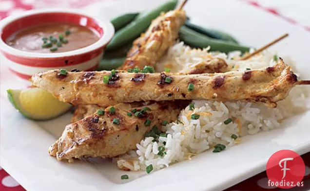 Satay de Pollo con Salsa de Maní
