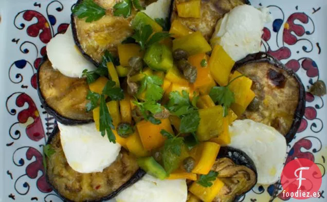 Berenjena a la Parrilla, Mozzarella, Pimientos Amarillos y Alcaparras