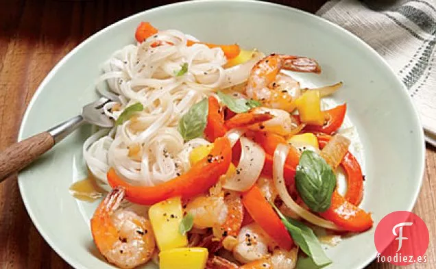 Fideos Salteados de Camarones y Mango y Arroz