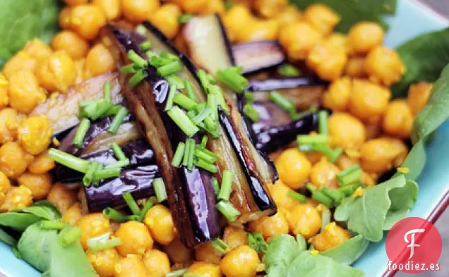 Ensalada De Oriente Medio: Berenjena Y Garbanzos Fritos