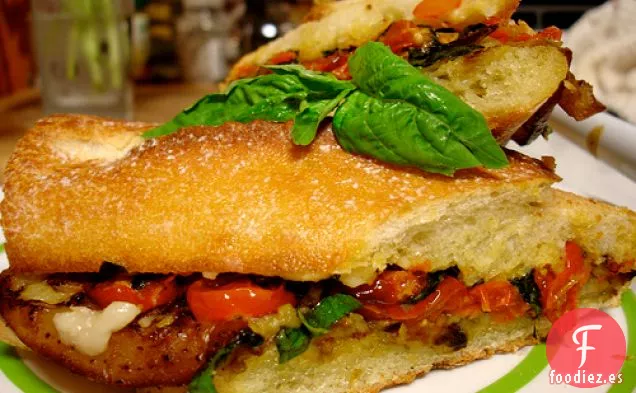 Panino De Berenjena Asada Y Tomate