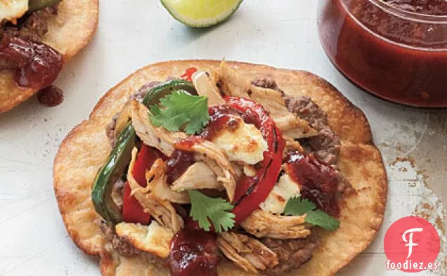 Tostadas de Pavo con Salsa Picante de Arándano y Chipotle