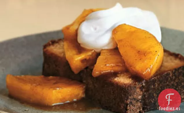 Pastel de Almendras con Piña Asada y Crema de Vainilla