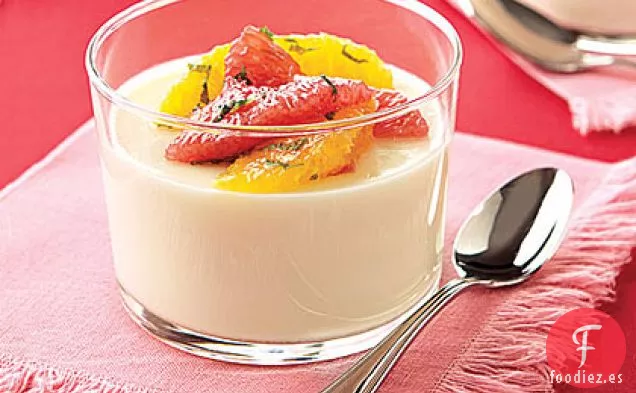 Panna Cotta de Suero de Mantequilla con Ensalada de Cítricos Acuñada