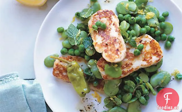 Queso Halloumi Chisporroteante con Habas y Menta