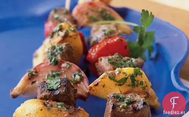 Brochetas de Solomillo a la Parrilla con Melocotones y Pimientos