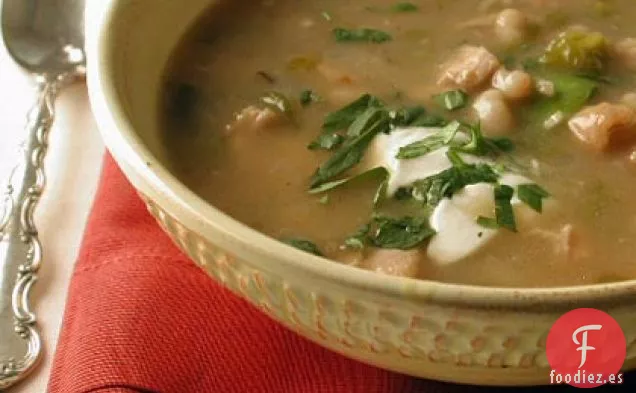 Chile Verde de Pollo con Frijoles Blancos