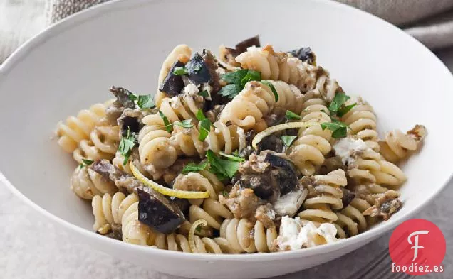 Fusilli con Berenjena Asada y Queso de Cabra
