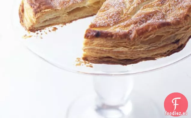 Tarta de Hojaldre Rellena de Crema de Almendras