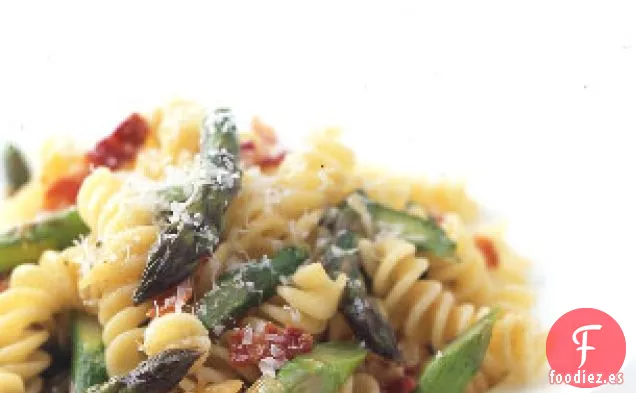 Fusilli con Espárragos y Tocino