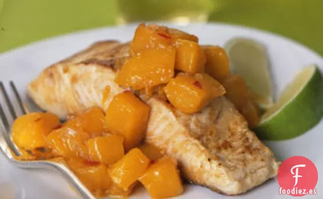 Mahimahi Chamuscado con Salsa de Mango Caliente y Agria