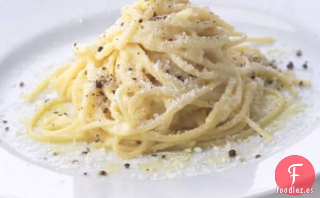 Espaguetis con Pecorino Romano y Pimienta Negra
