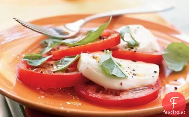 Ensalada de Tomate, Mozzarella Fresca y Albahaca