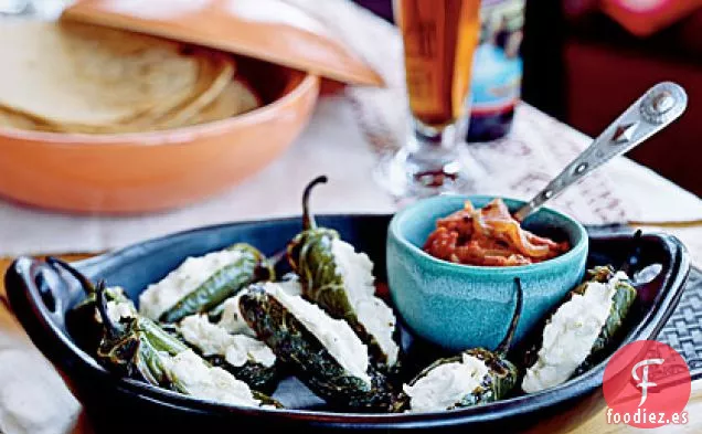 Jalapeños Rellenos de Queso de Cabra con Salsa Ranchero