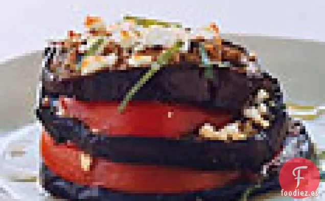 Pilas De Berenjenas A La Parrilla Con Tomate Y Queso Feta