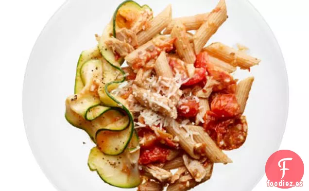 Penne con Atún y Salsa de Tomate Fresca