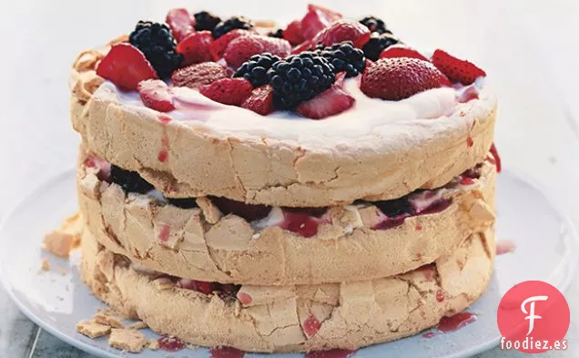 Pavlova de Bayas y Azúcar Morena de Tres Capas