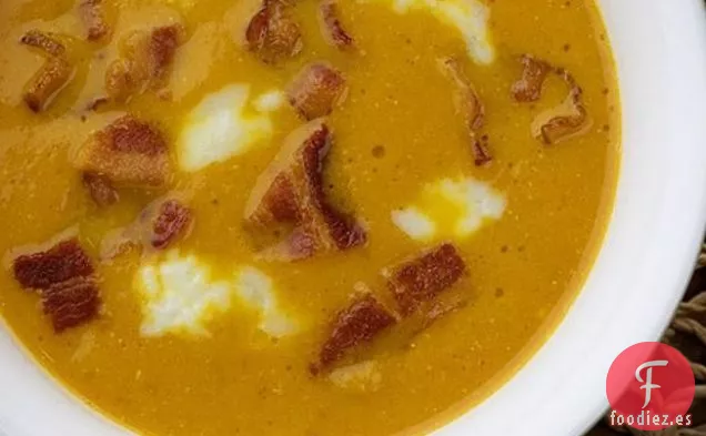 Sopa De Calabaza Con Tocino Y Queso Azul