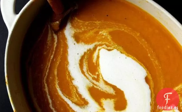 Sopa de Calabaza Cremosa Vegana con Curry