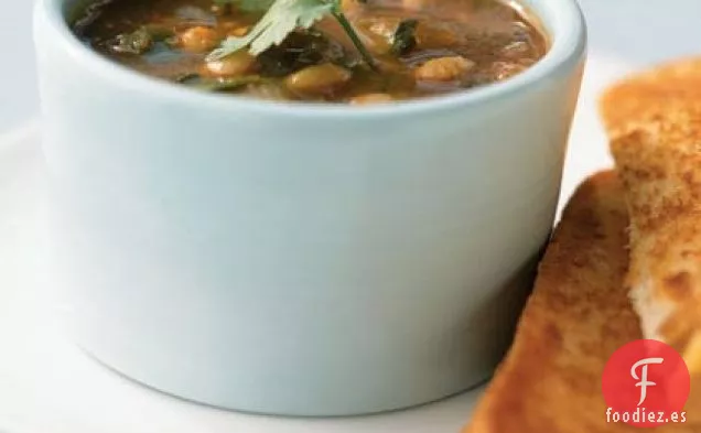 Sopa Picante de Tomate y Frijoles Blancos