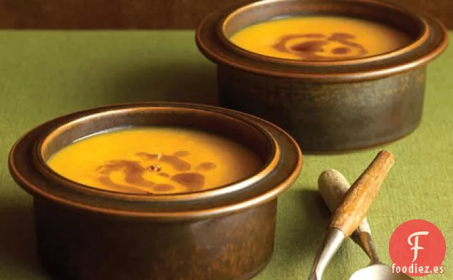 Sopa de Calabaza Especiada con Mantequilla Dorada de Jengibre