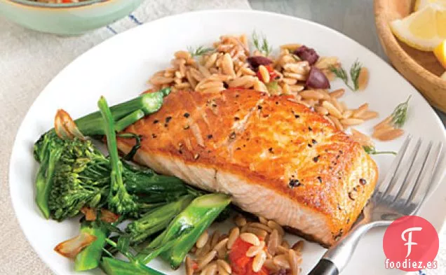 Filetes de Salmón Braseado con Orzo Pilaf
