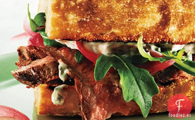 Sándwiches de Carne con Cebolla en Escabeche y Alioli de Hierbas