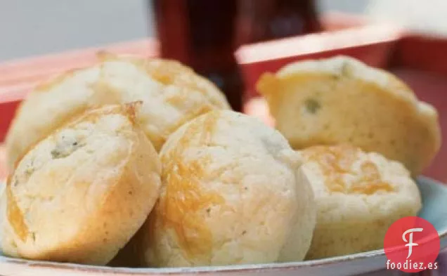 Muffins de Cebolla Verde y Queso Cheddar