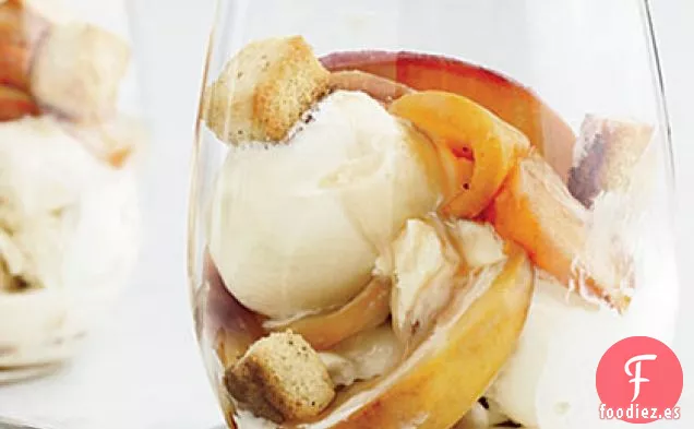 Helados de Nectarina y Bourbon con Croutones de Pastel de Libras