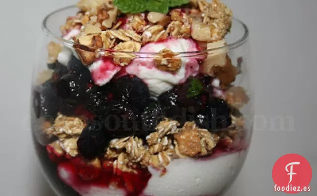 Yogur y Parfait de Bayas con Granola