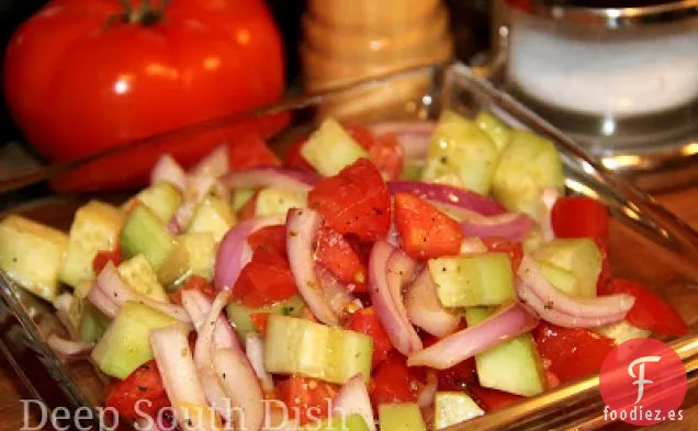 Ensalada Sencilla de Verano de Pepino, Cebolla y Tomate