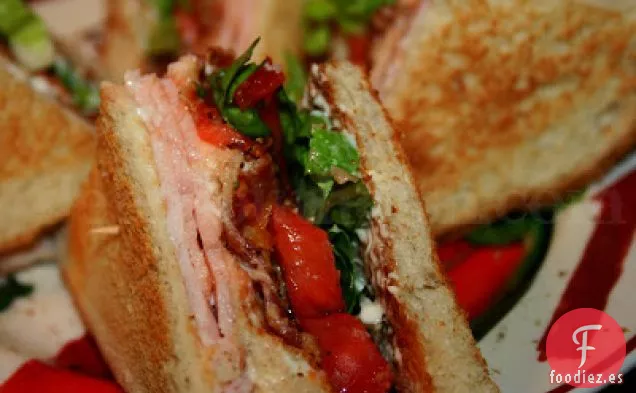 Sandwich Club de Pavo Clásico