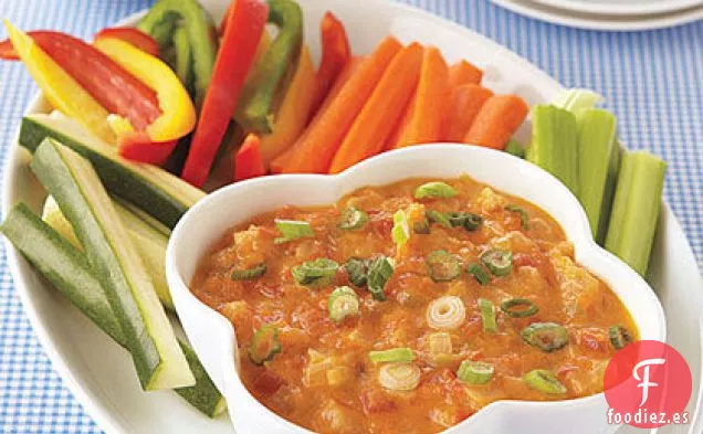 Fondue de Queso Cheddar con Chiles Verdes, Tomates y Cebolletas