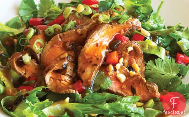 Ensalada de Bistec Caliente con Aderezo Chino de Frijoles Negros
