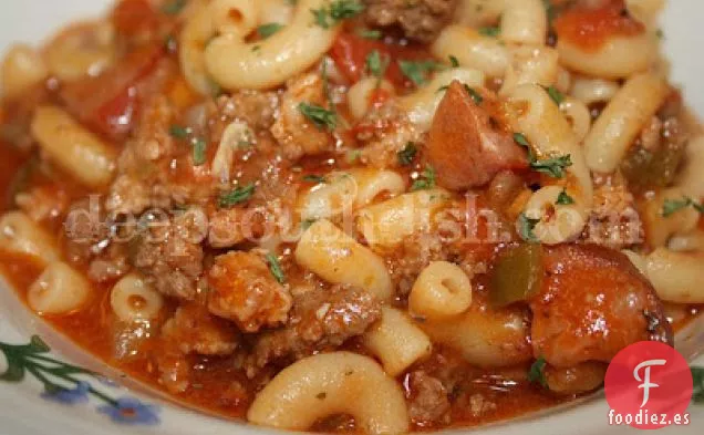 Goulash Sureño de Carne y Salchichas