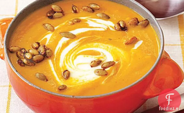Sopa de Calabaza al Curry con Semillas de Calabaza Picantes