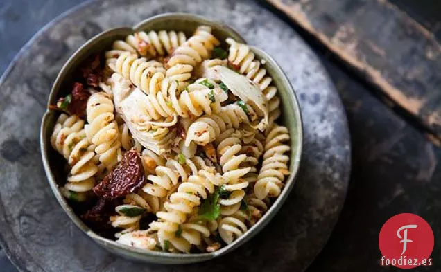 Pasta con Corazones de Alcachofa, Tomates Secados al Sol y Almendras Tostadas