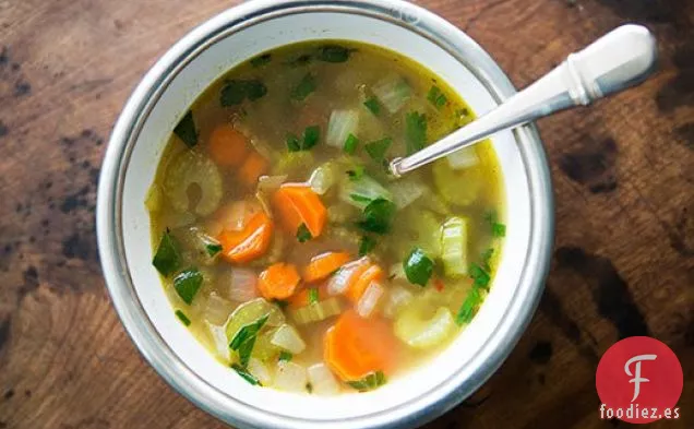 Sopa de Pollo de Temporada Fría de Mamá