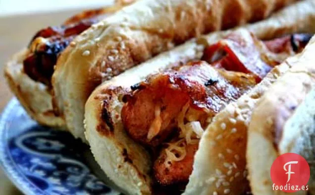 Perritos Calientes Rellenos Envueltos En Tocino A La Parrilla