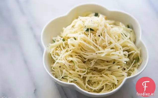Pasta de Cabello de Ángel con Ajo, Hierbas y Parmesano
