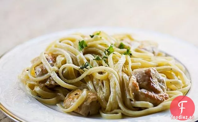 Pasta de Pollo con Salsa de Crema de Tomillo y Menta