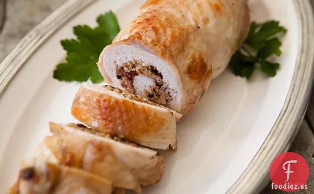 Pechuga de Pavo Rellena con Tocino, Arándanos, Relleno de Miga de Pan
